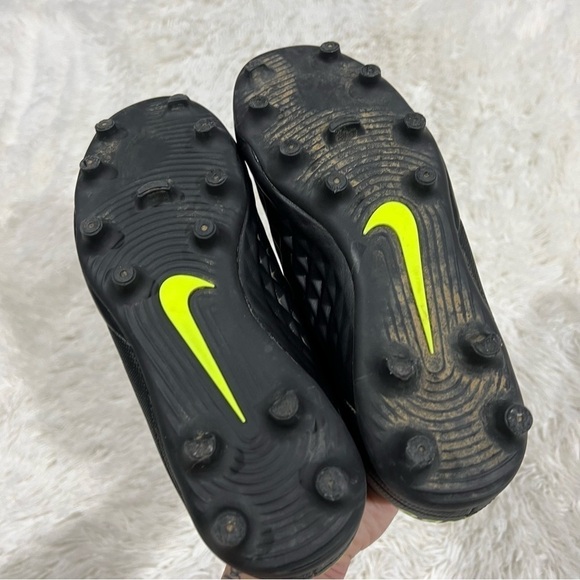 Nike Youth Tiempo Legend 8 Soccer Cleats AT5881-070 US Size 4 Black/Yellow - Picture 9 of 11